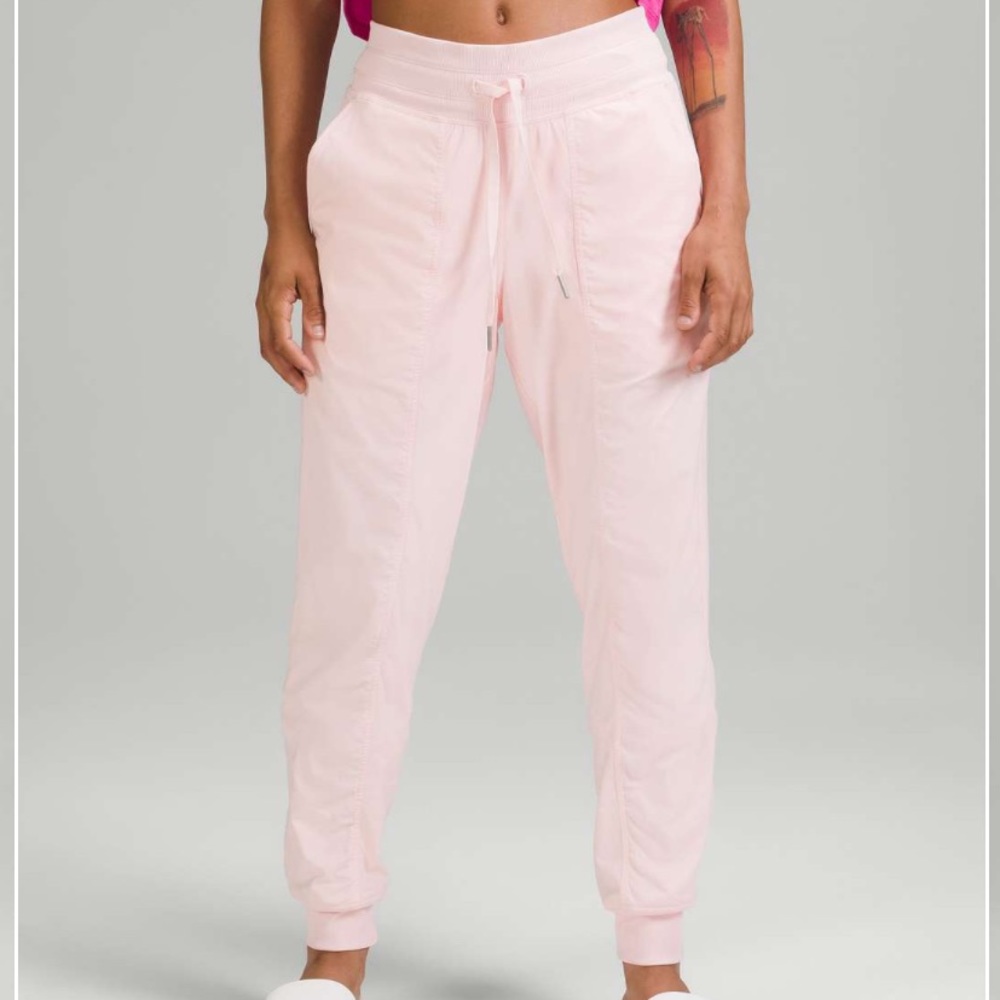 Lululemon NWOT Dance Studio Mid-Rise Lined Jogger
Strawberry Milkshake
